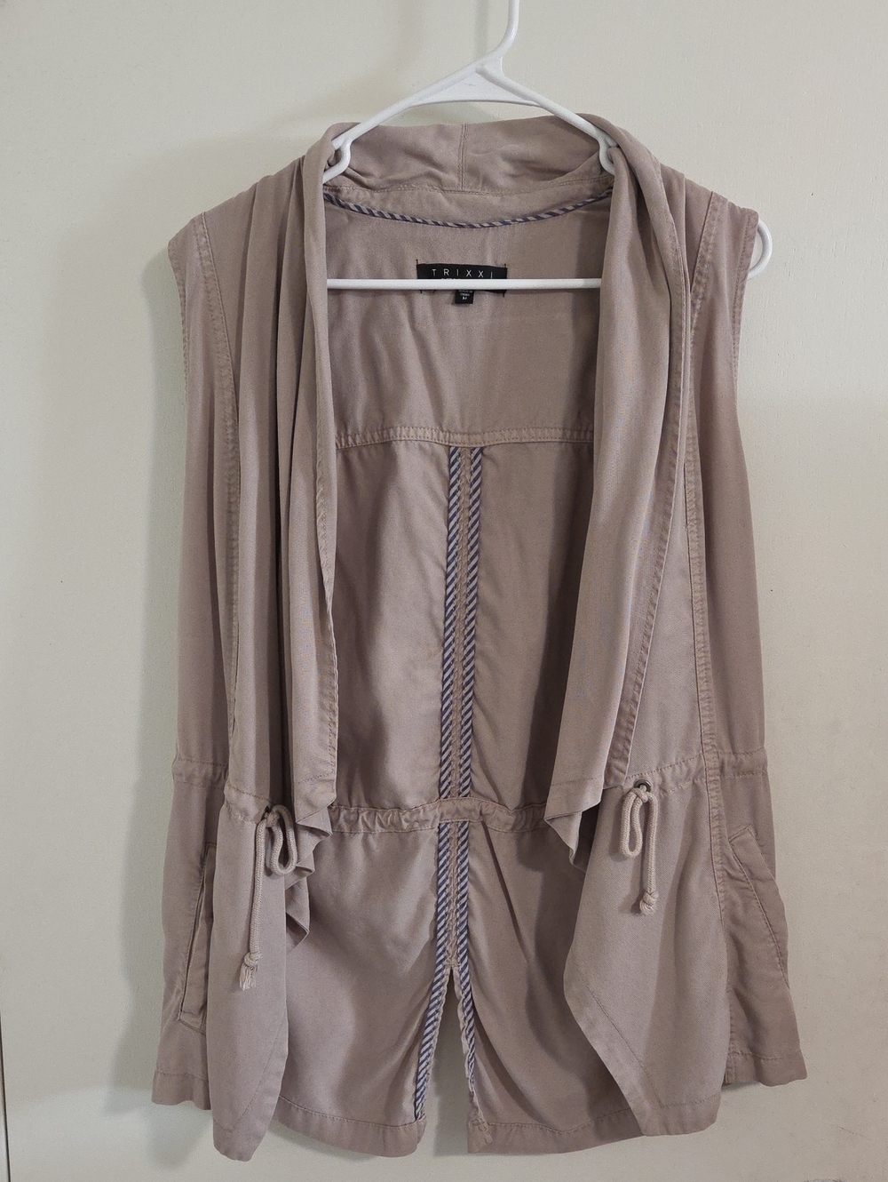 Trixxi Sleeveless Hooded Utility Vest in Taupe